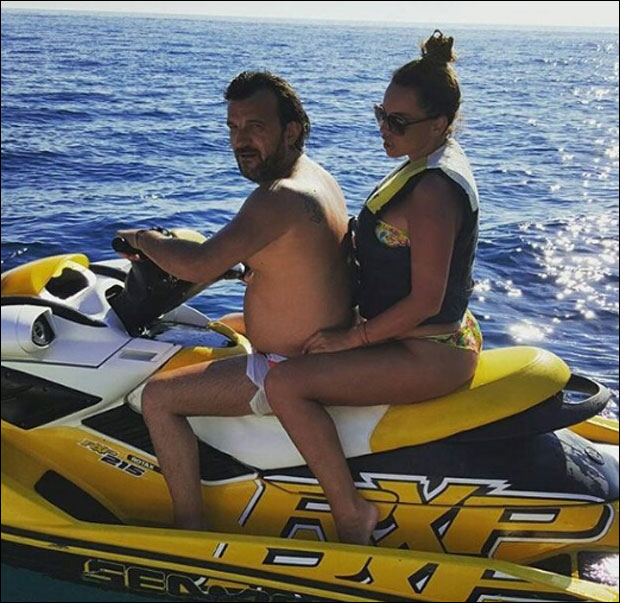 Породичне идиле на мору: Харис ужива у Кану, Лукас на црногорском приморју